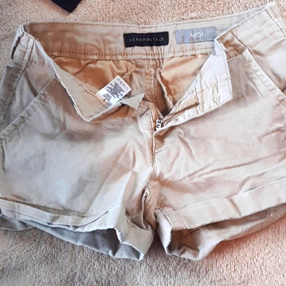 🍀 4 for $20. Aeropostale midi shorts